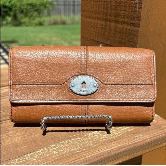 EUC! Vintage Fossil Brown Leather Long Key hole Wallet - Picture 1 of 9